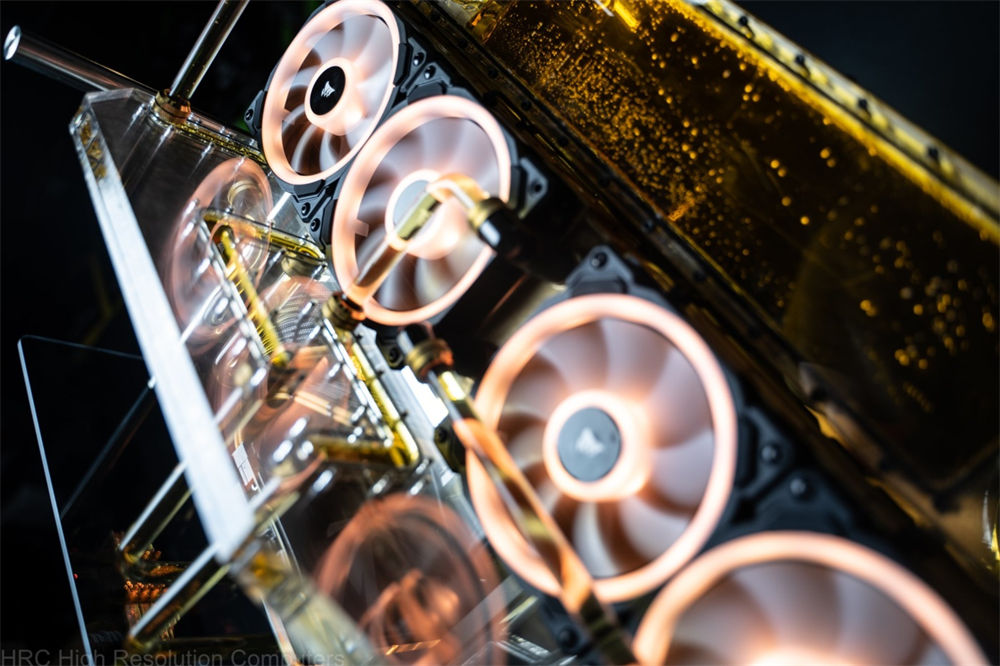 全景视角Thermaltake Core P90 Rolaylita金色水冷MOD电脑图片