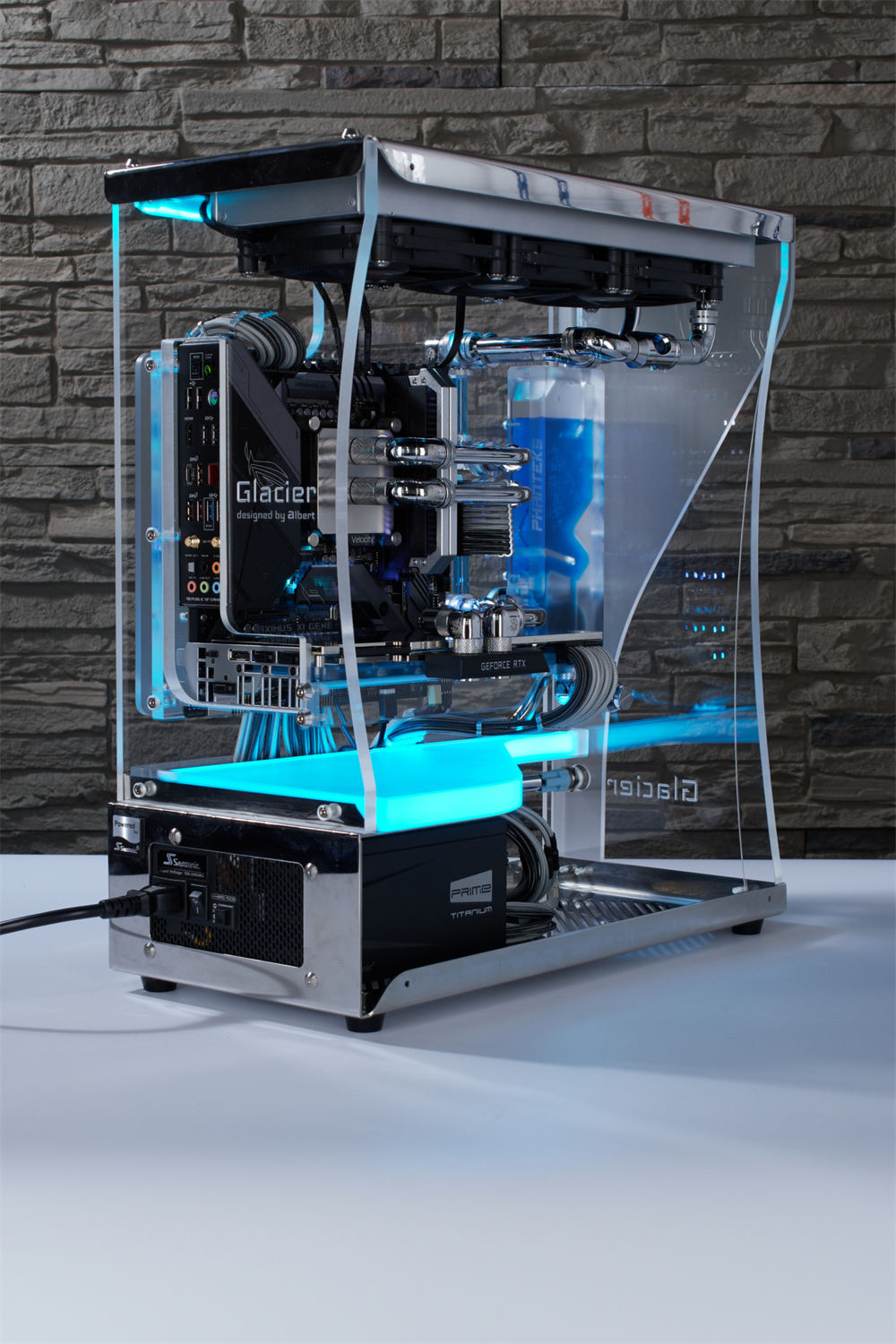 “冰川”蓝色全透金属管水冷电脑主机MOD图片