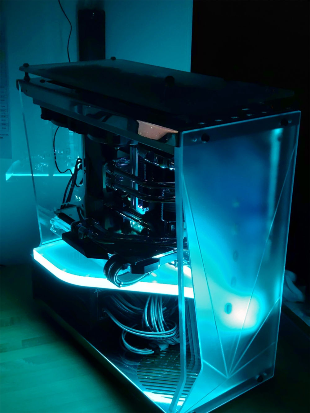“冰川”蓝色全透金属管水冷电脑主机MOD图片