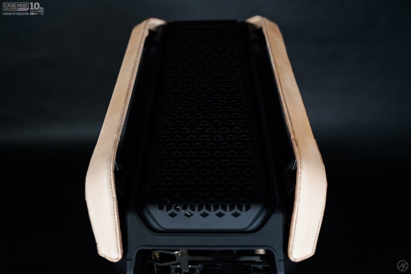 AK Mod：商务极简水冷主机MOD C700M+皮革+木纹+金属图片