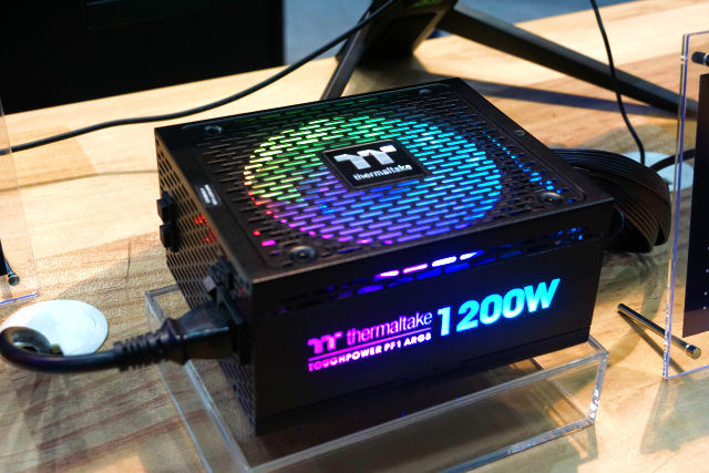 Tt Level 20 HT、P200、A500/700 新箱 ToughRAM RGB、PF1 ARGB PSU曝光图片