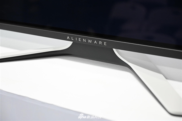 34999元！AlIENWARE发布54.6寸OLED显示器：能打游戏 还能当电视图片