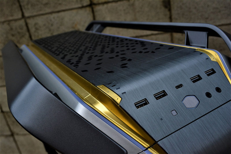 酷冷至尊C700M水冷装机：复仇者联盟主题黑色+金色水冷主机MOD图片